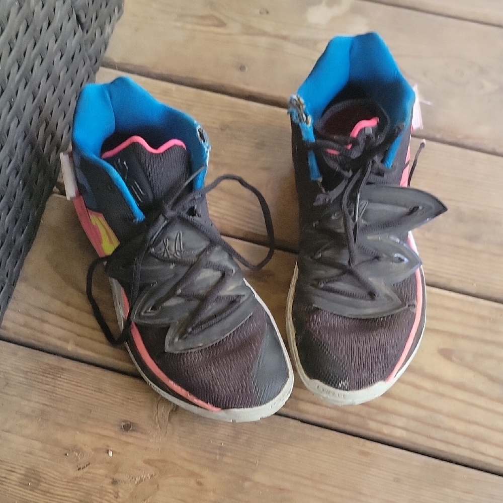 Men's Black and Blue Athletic Shoes